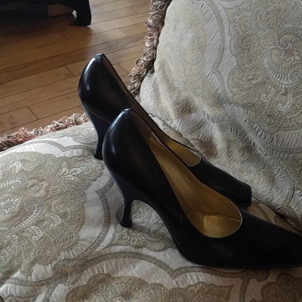 Pumps - Picture 3 of 5